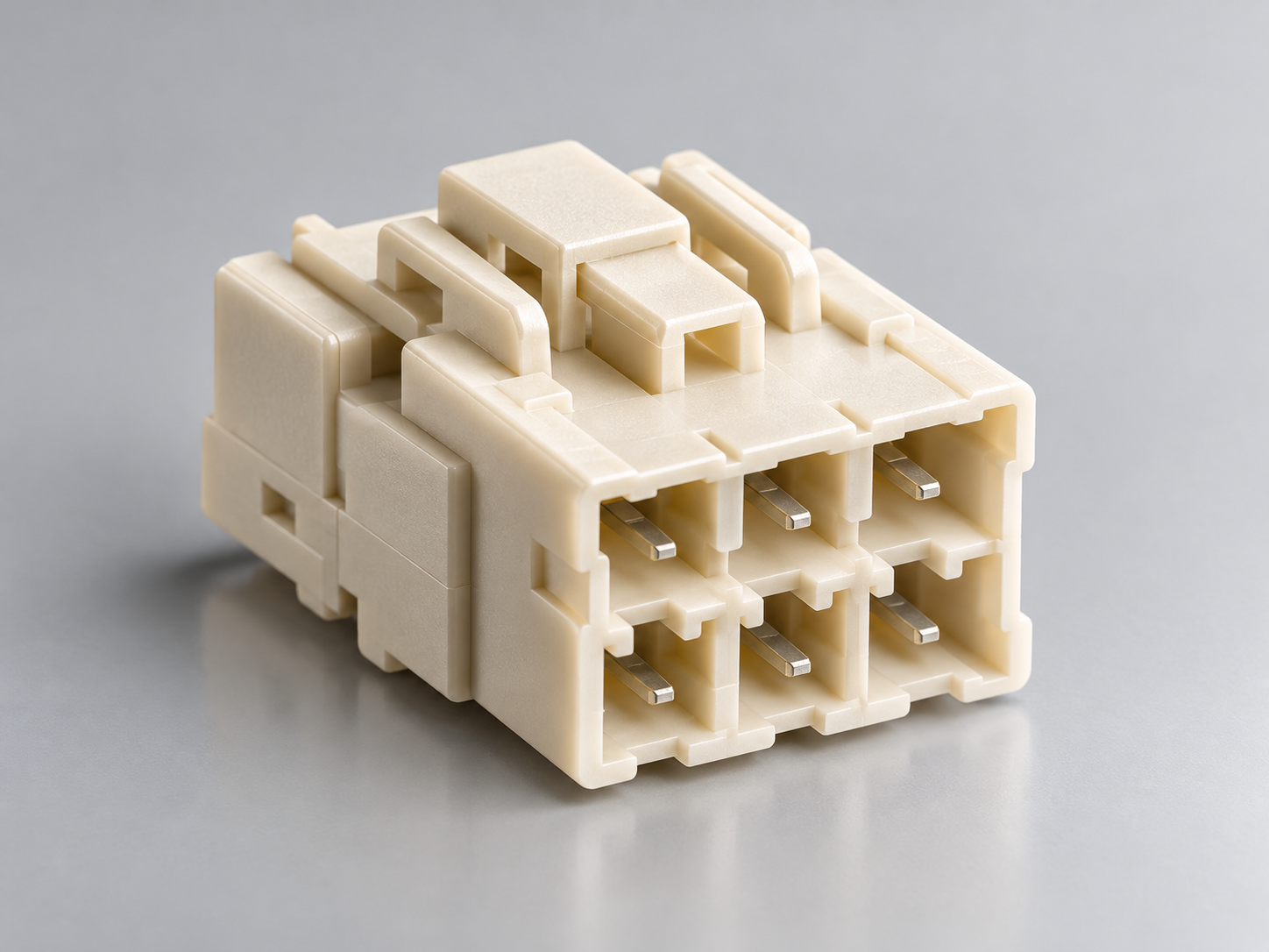 Conector elétrico com carcaça plástica em PBT, utilizado em componentes elétricos e eletrônicos